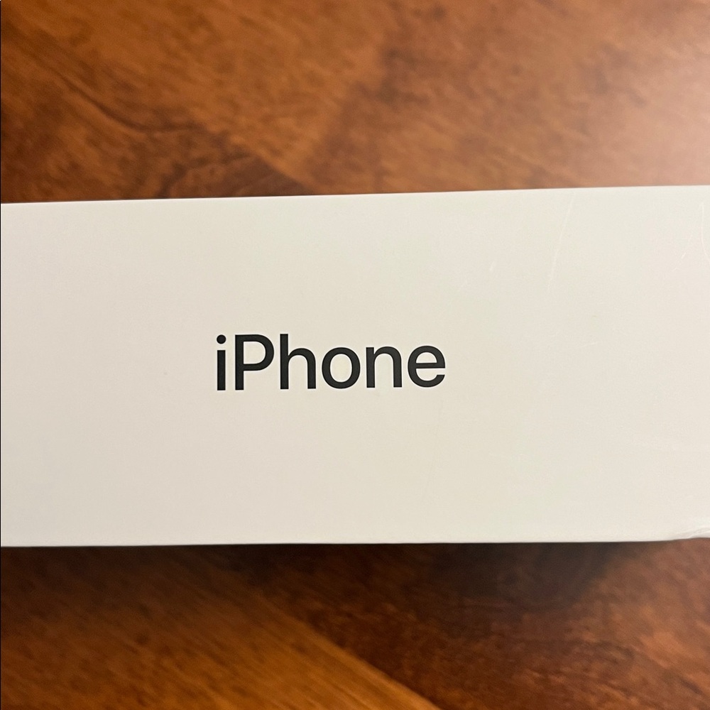 Apple iPhone SE - Box - Picture 3 of 4
